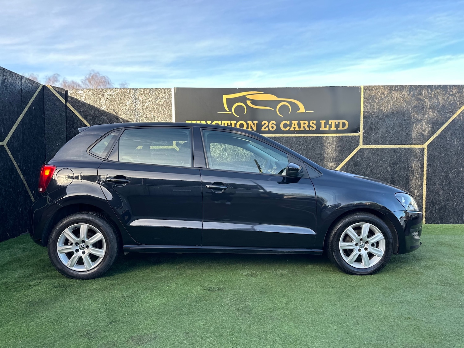 Used Volkswagen Polo 2009 for sale - 77261085: Photo 2