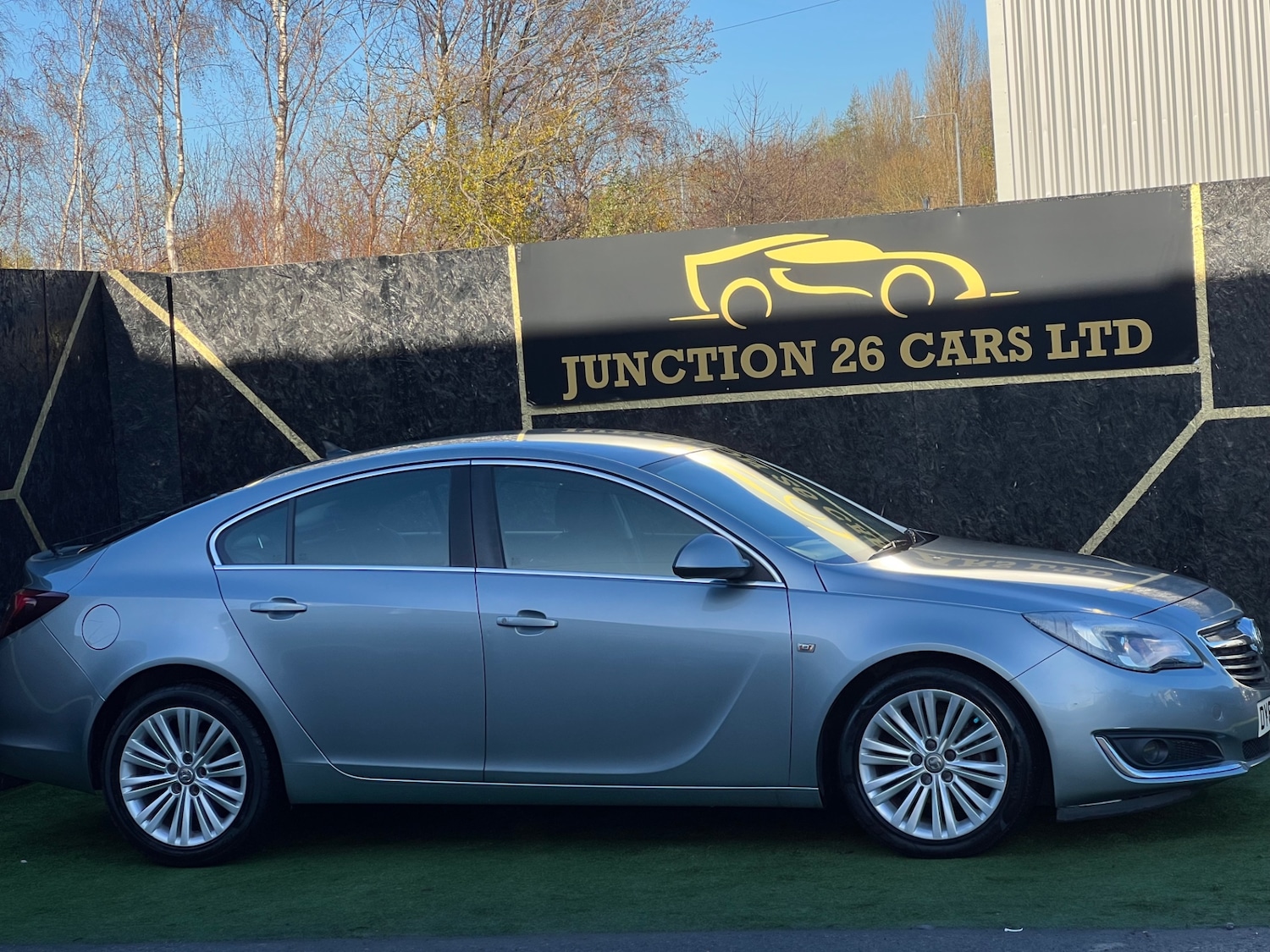 Used Vauxhall Insignia 2013 for sale - 76777372: Photo 2