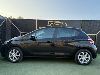 Used Peugeot 208 2014 for sale - 79246724: Photo
