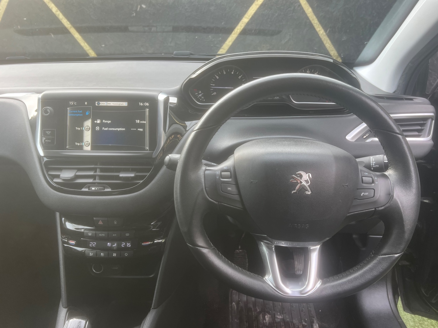 Used Peugeot 208 2013 for sale - 77630460: Photo 10