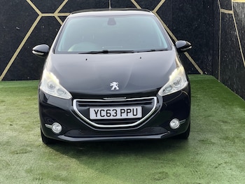 Used Peugeot 208 2013 for sale - 77630460: Photo