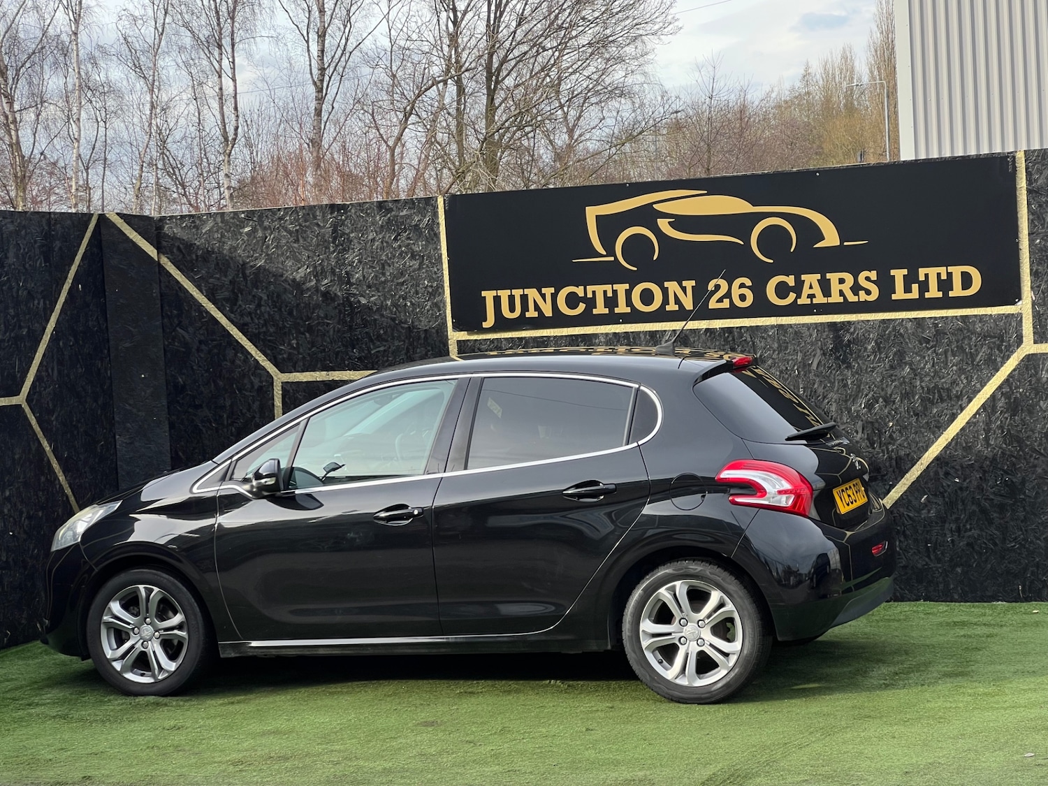 Used Peugeot 208 2013 for sale - 77630460: Photo 5