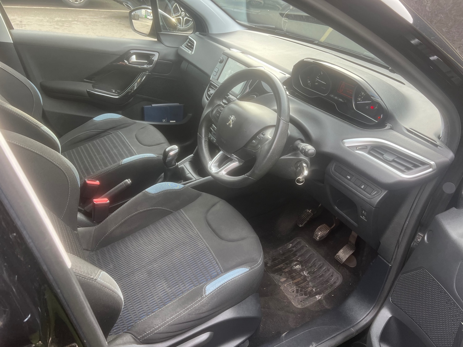 Used Peugeot 208 2013 for sale - 77630460: Photo 8