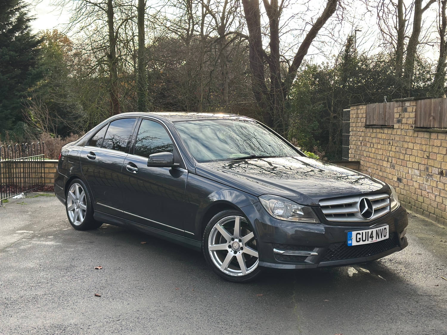 Used Mercedes-Benz C Class 2014 for sale - 77404001: Photo 2