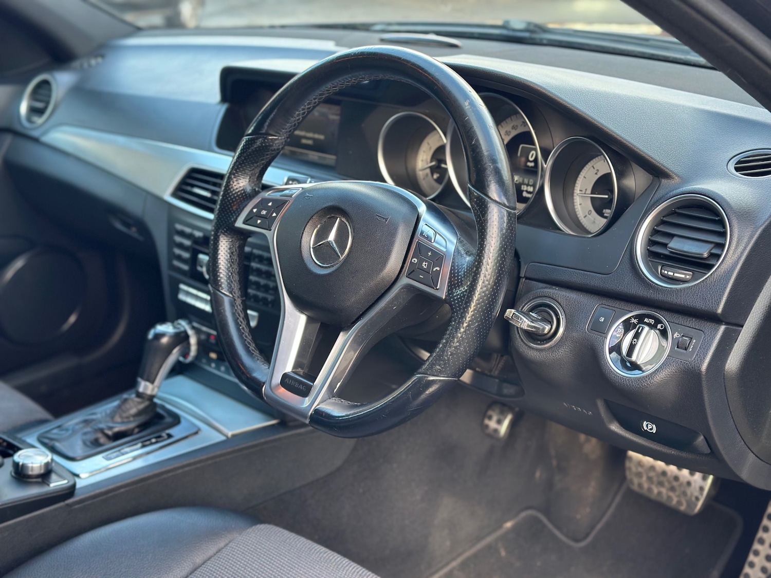 Used Mercedes-Benz C Class 2014 for sale - 77404001: Photo 3