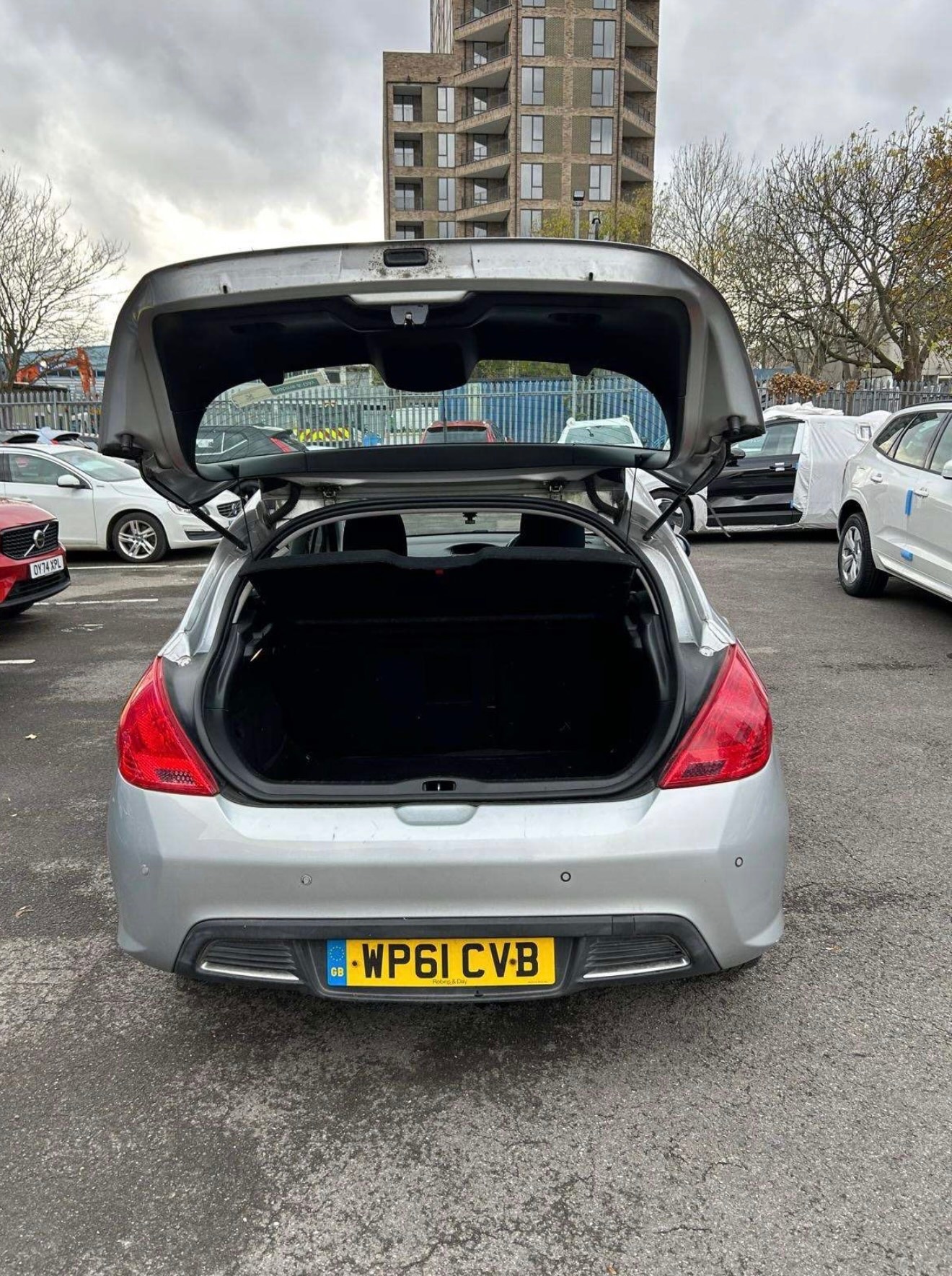 Used Peugeot 308 2012 for sale - 76611159: Photo 8