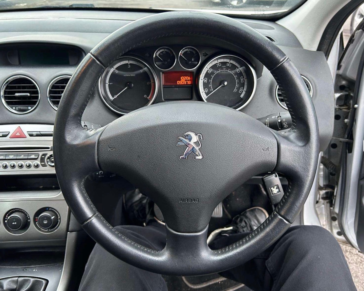 Used Peugeot 308 2012 for sale - 76611159: Photo 9