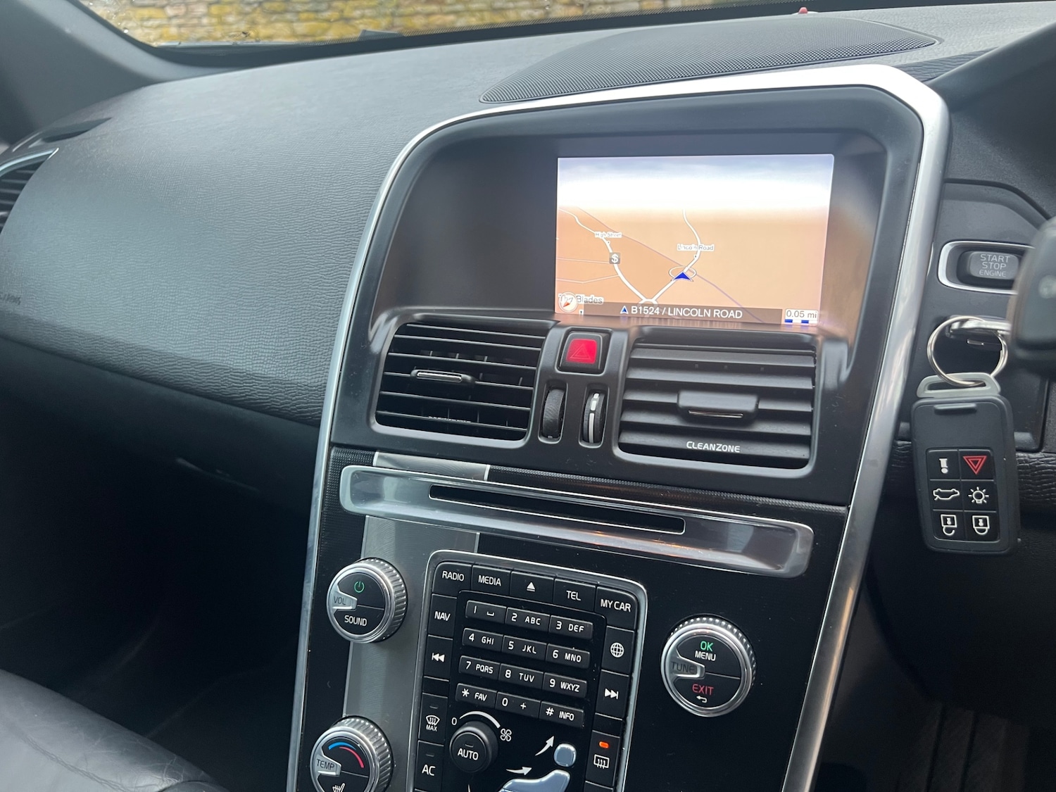 Used Volvo XC60 2017 for sale - 76763487: Photo 6