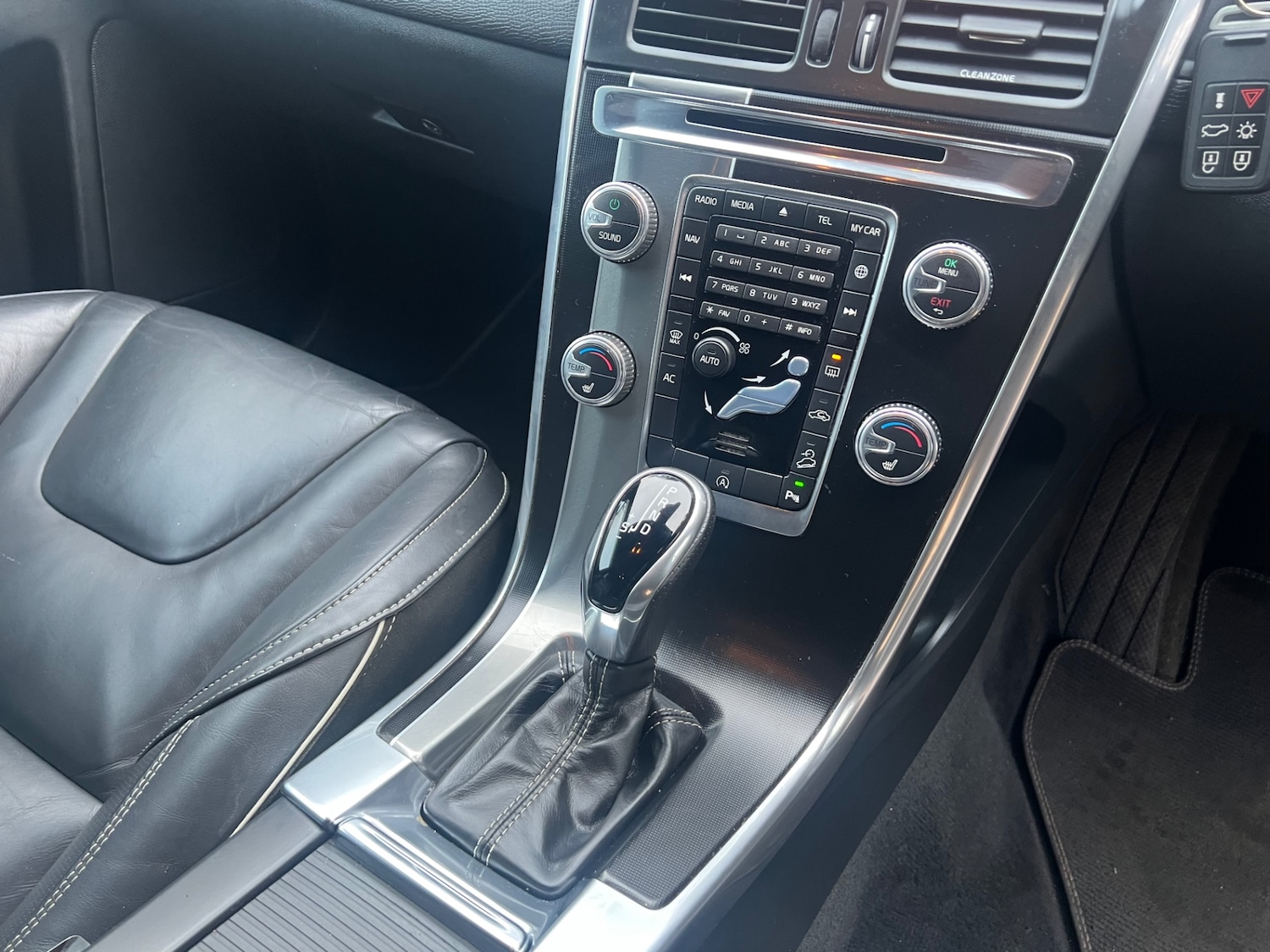 Used Volvo XC60 2017 for sale - 76763487: Photo 8