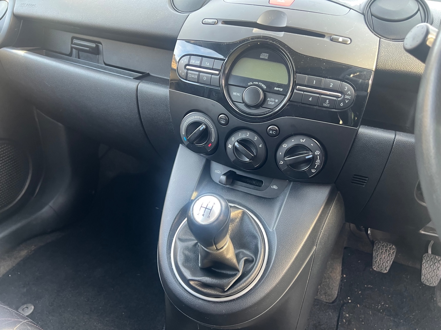 Used Mazda Mazda2 2011 for sale - 77653417: Photo 6