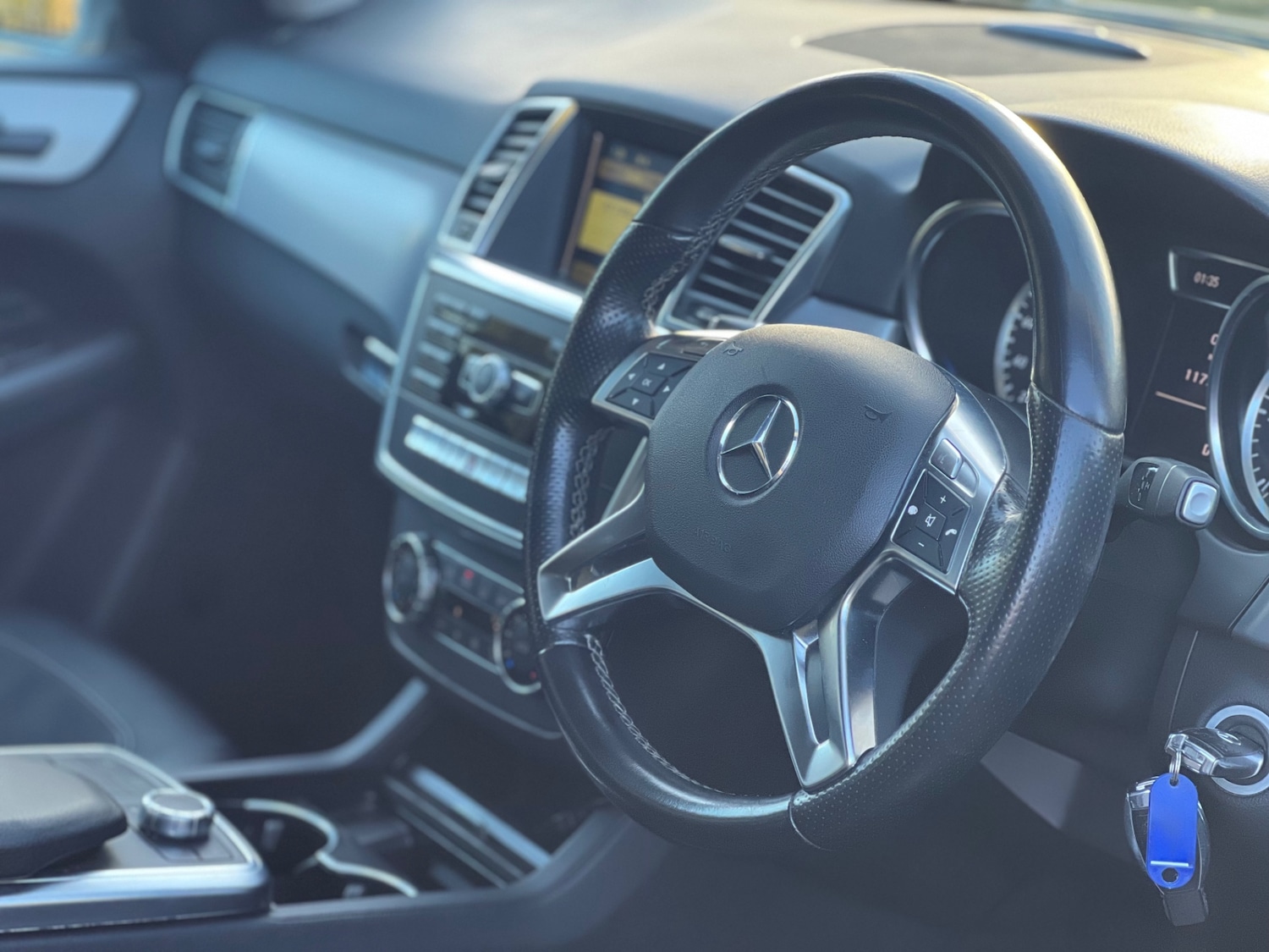 Used Mercedes-Benz M Class 2012 for sale - 76984402: Photo 5