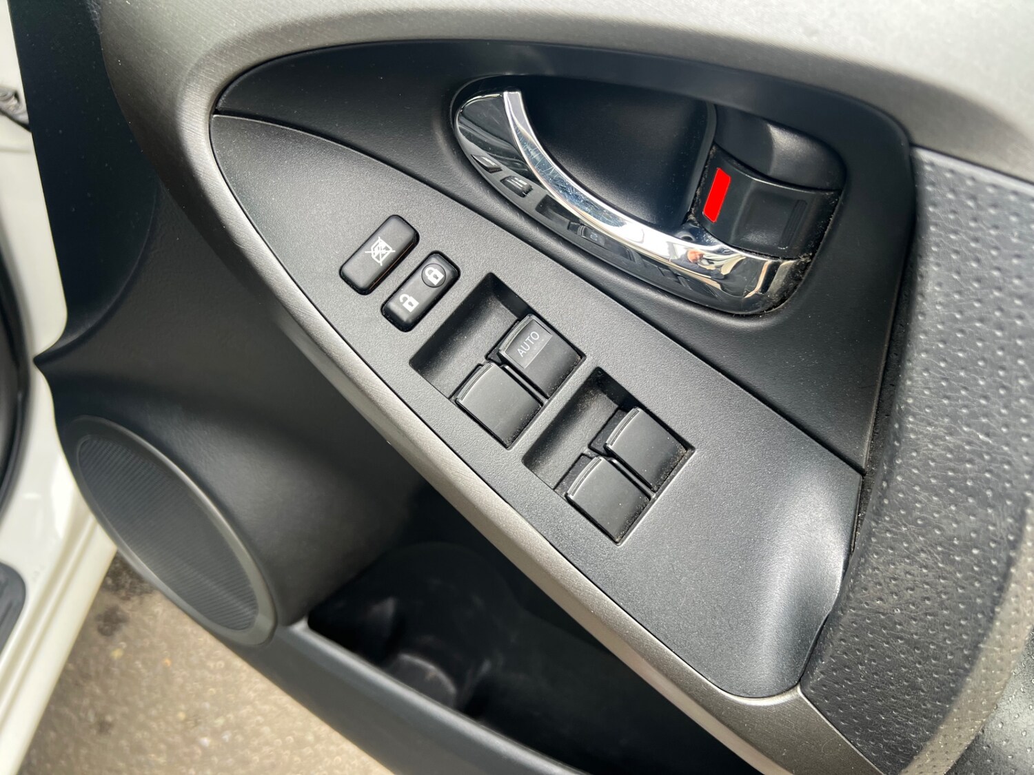 Used Toyota RAV4 2010 for sale - 76037285: Photo 29