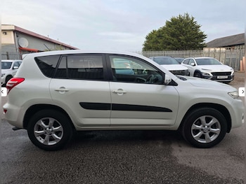 Used Toyota RAV4 2010 for sale - 76037285: Photo