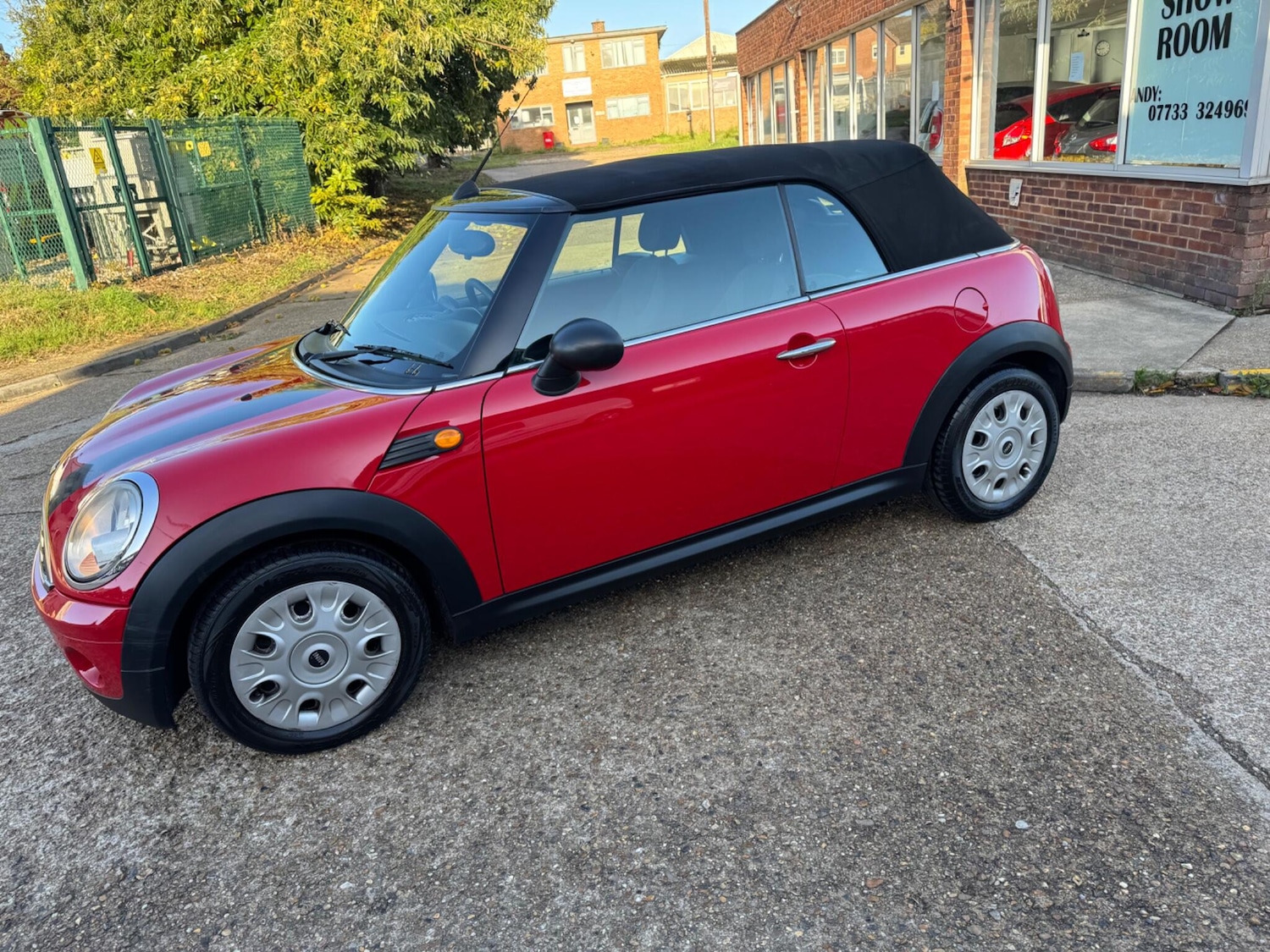 Used MINI Convertible 2010 for sale - 76485519: Photo 17