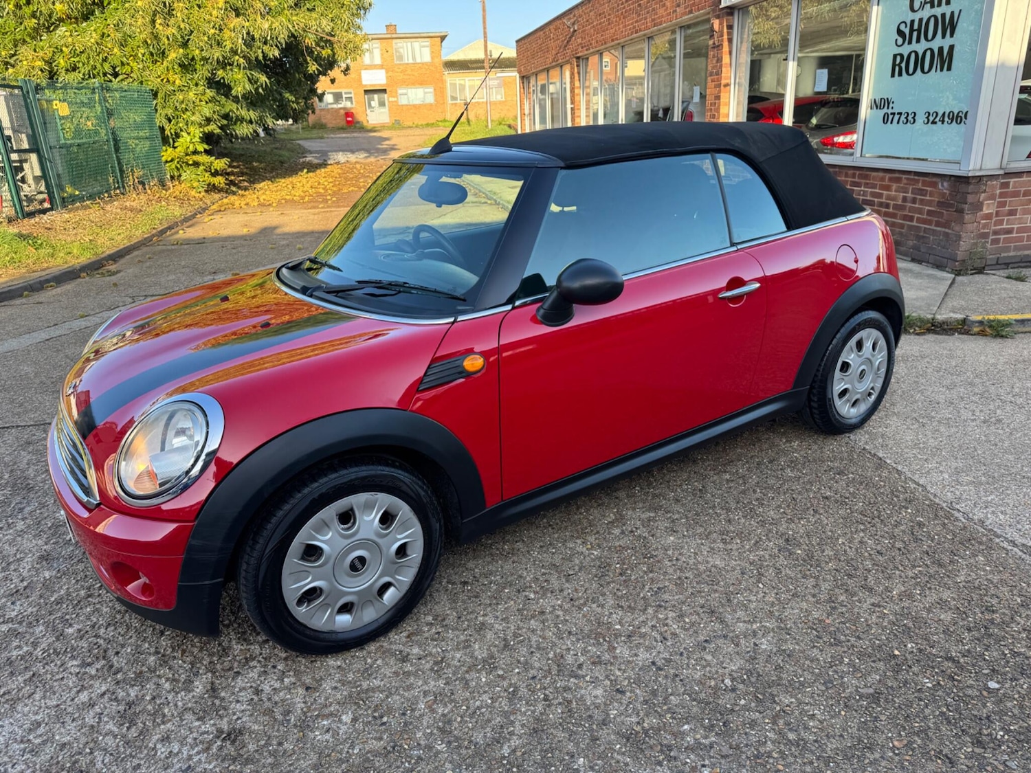 Used MINI Convertible 2010 for sale - 76485519: Photo 4