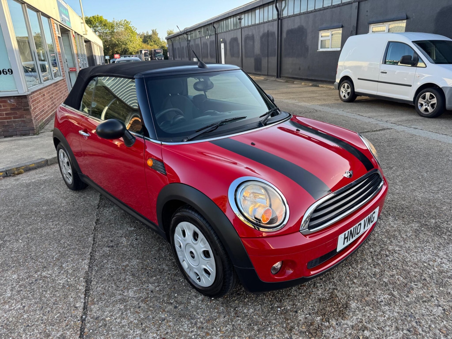 Used MINI Convertible 2010 for sale - 76174688: Photo 2
