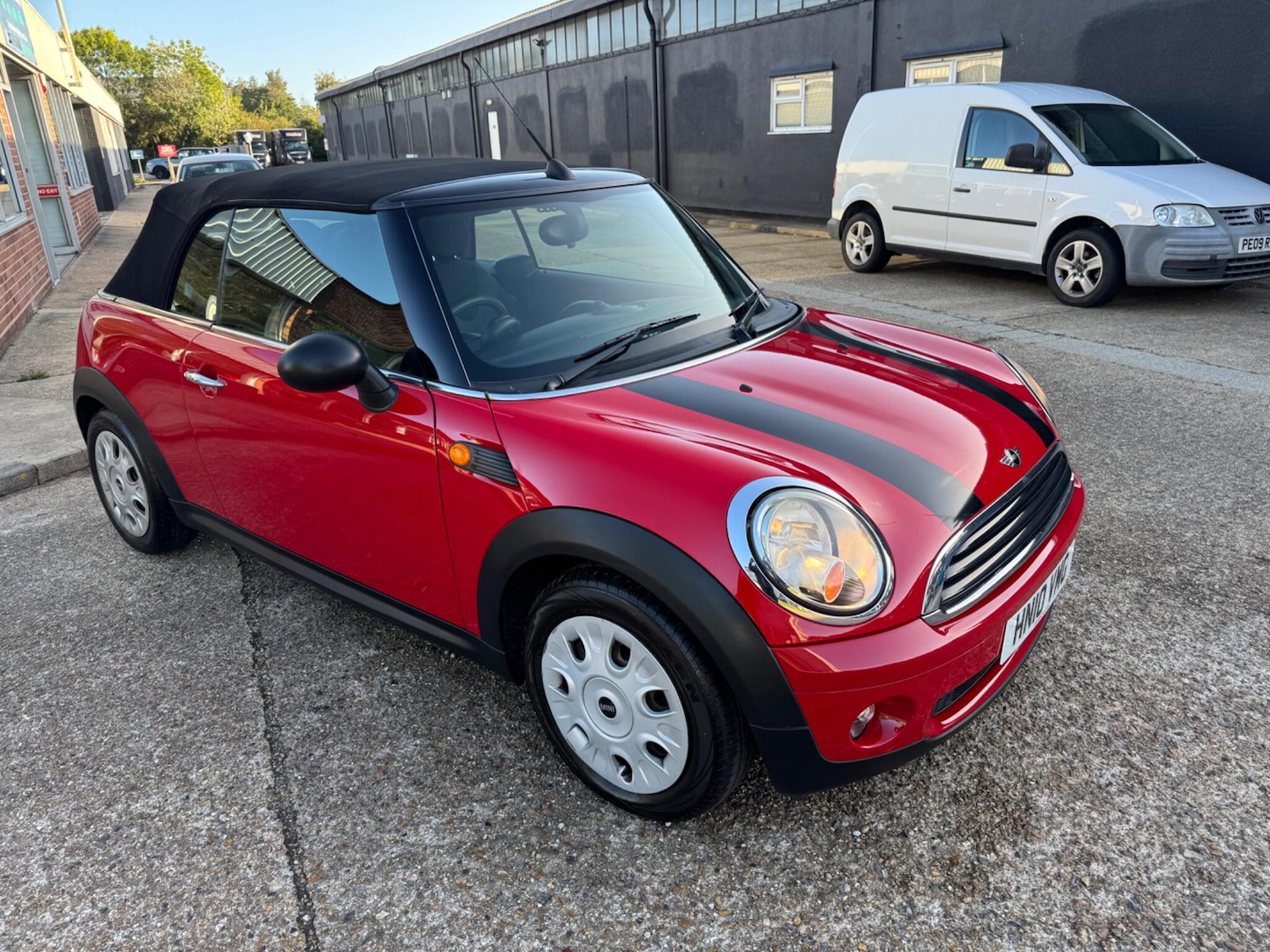 Used MINI Convertible 2010 for sale - 76174688: Photo 3