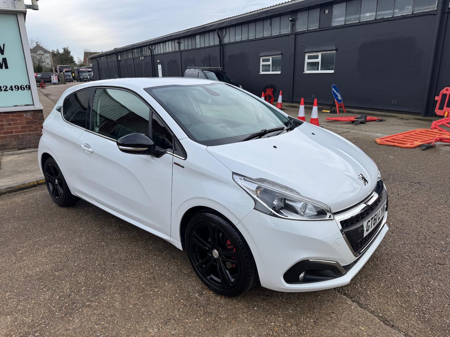 Used Peugeot 208 2016 for sale - 77864621: Photo 2