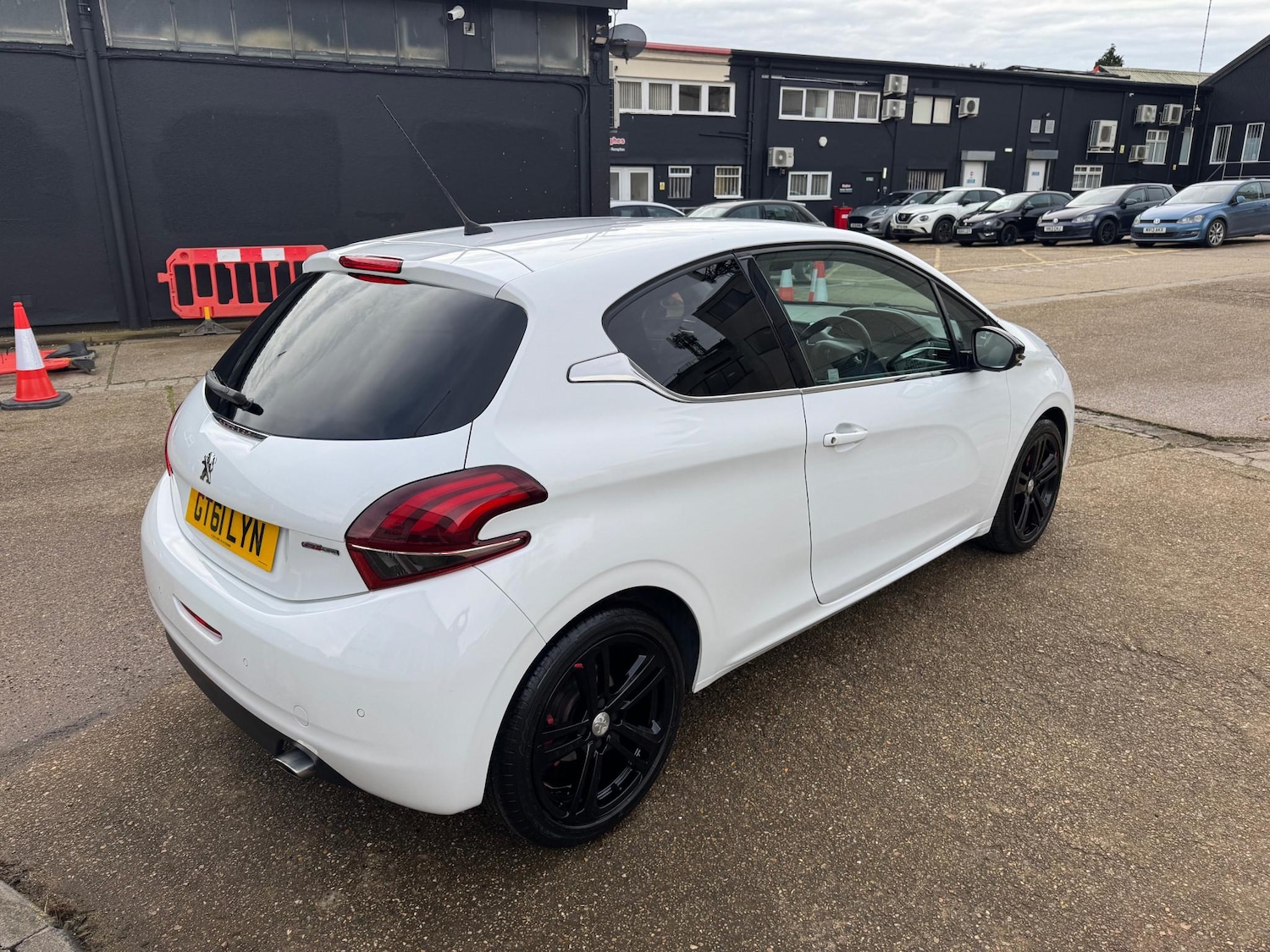 Used Peugeot 208 2016 for sale - 77864621: Photo 26