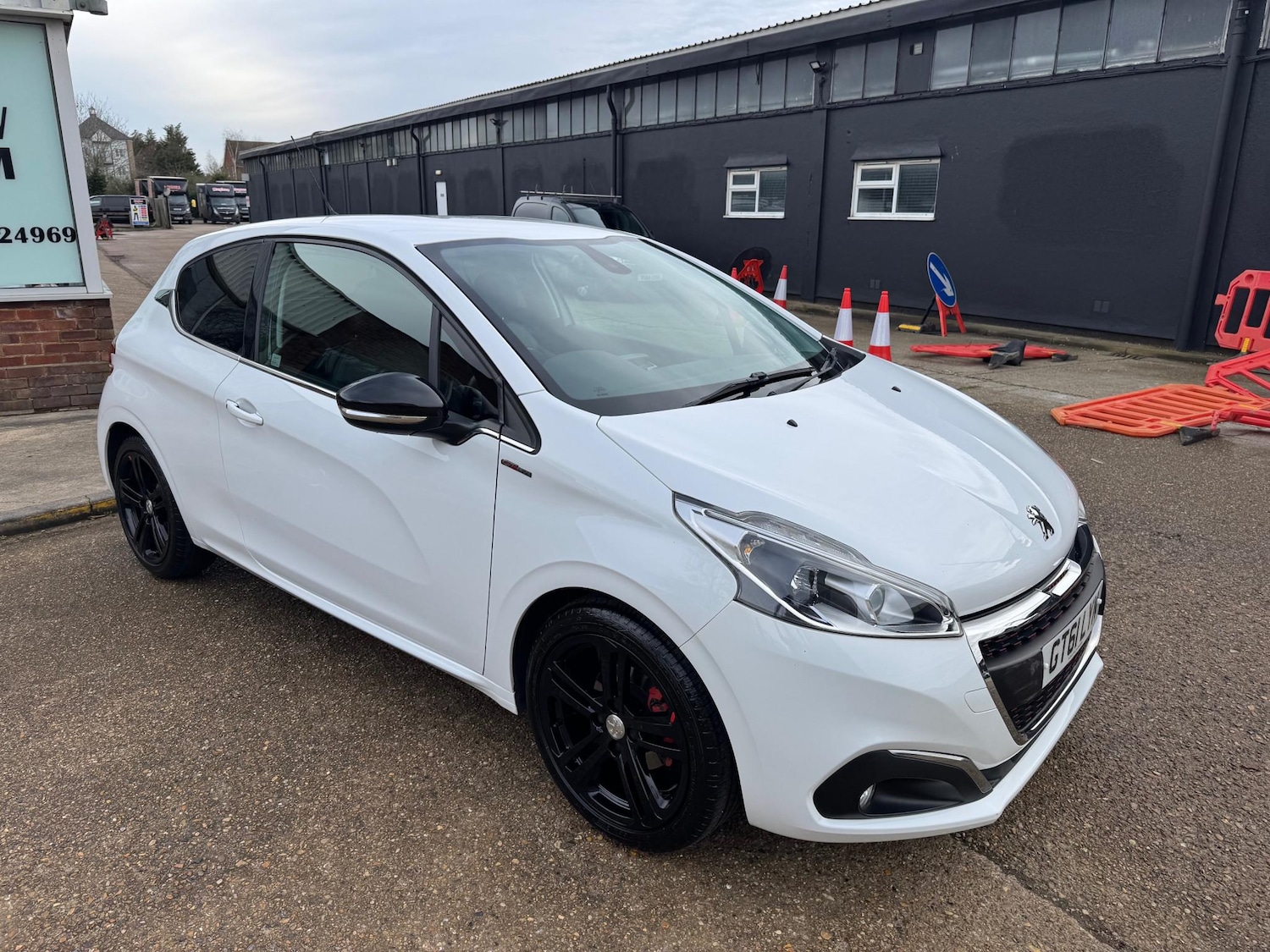 Used Peugeot 208 2016 for sale - 77864621: Photo 3