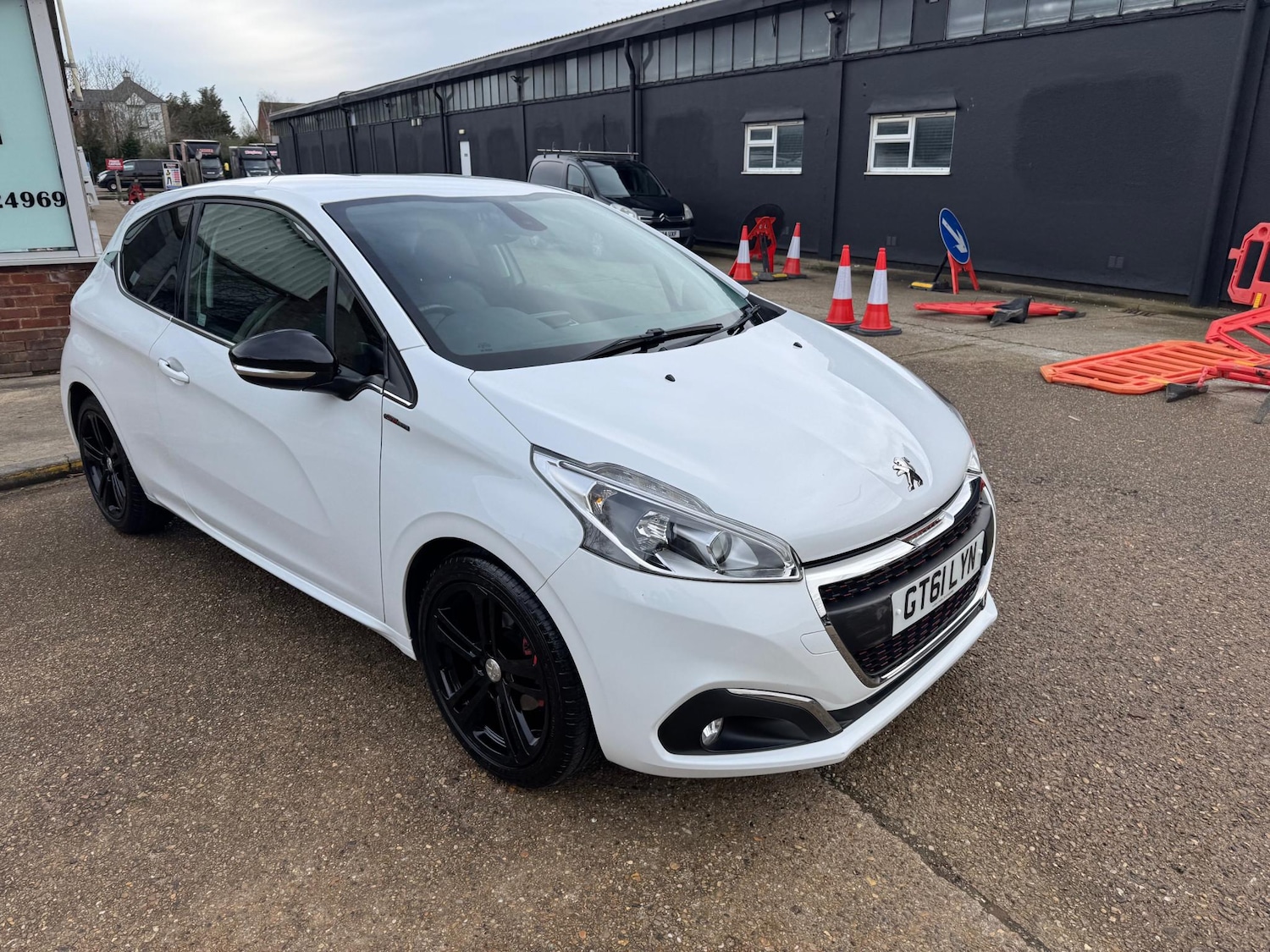 Used Peugeot 208 2016 for sale - 77864621: Photo 4