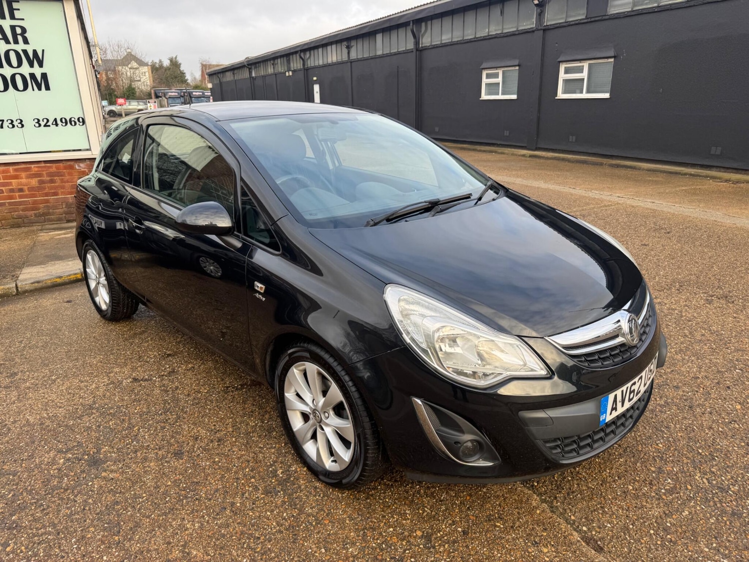 Used Vauxhall Corsa 2012 for sale - 77238636: Photo 2