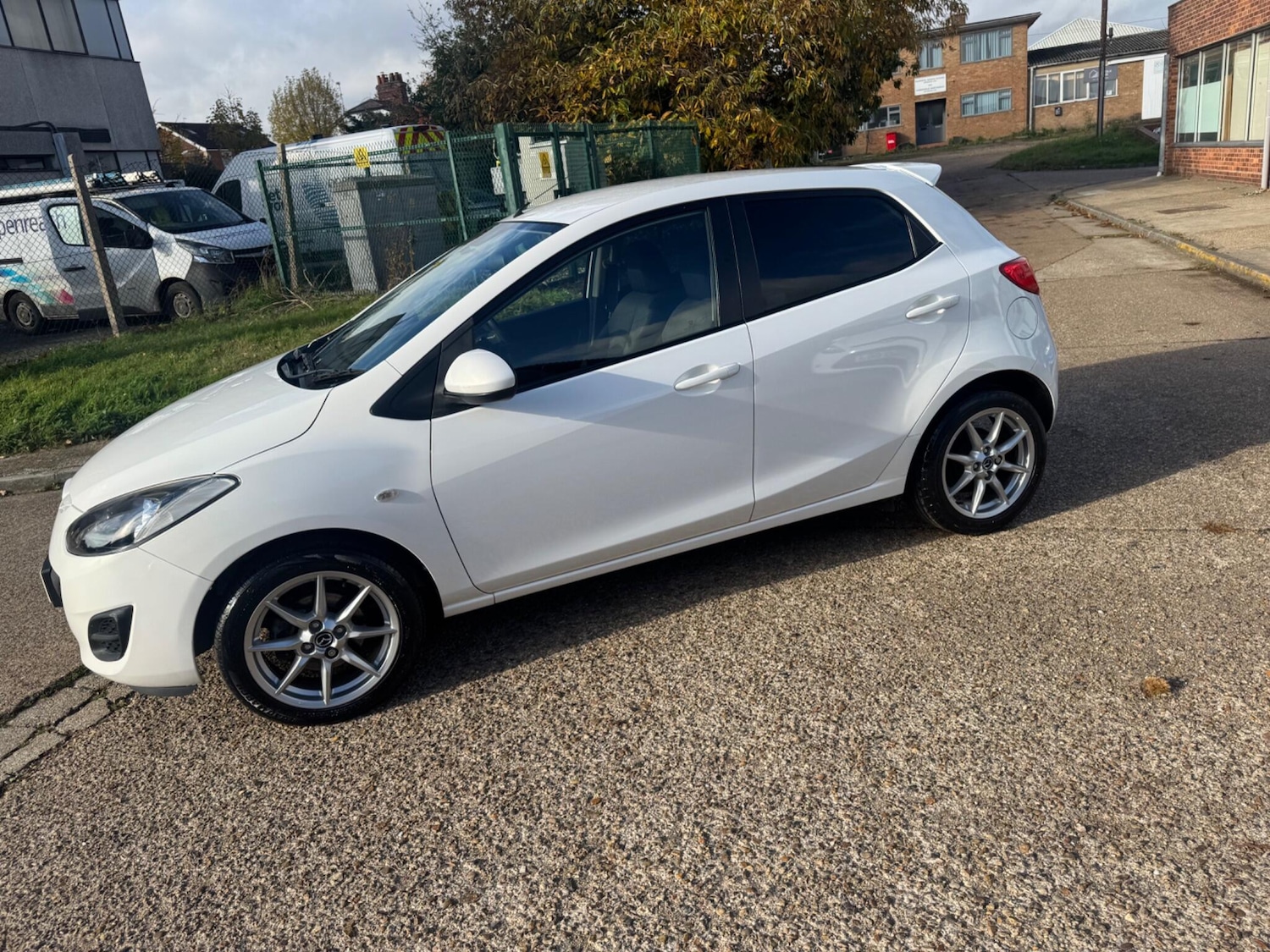 Used Mazda Mazda2 2014 for sale - 76473297: Photo 16