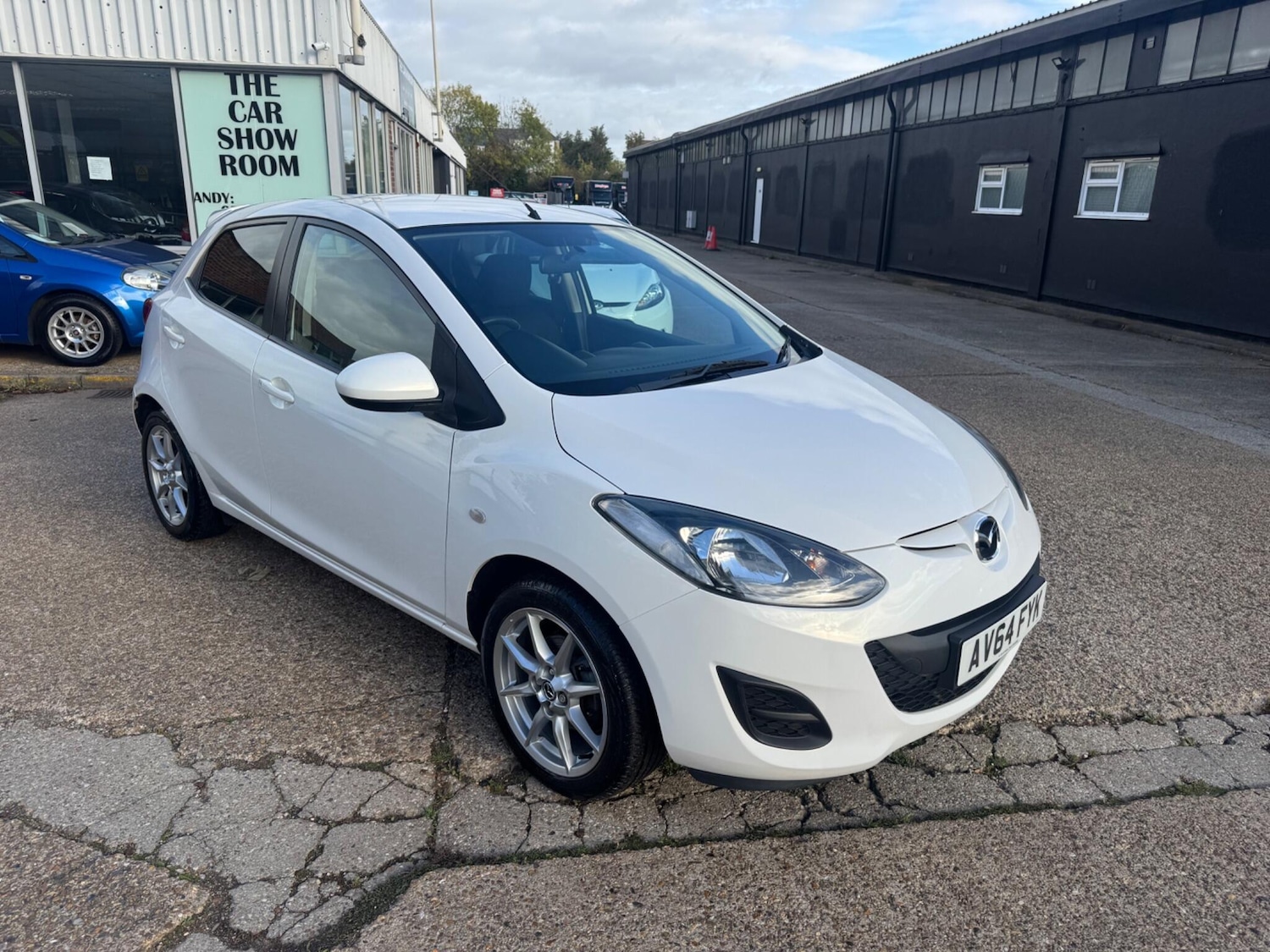 Used Mazda Mazda2 2014 for sale - 76473297: Photo 2