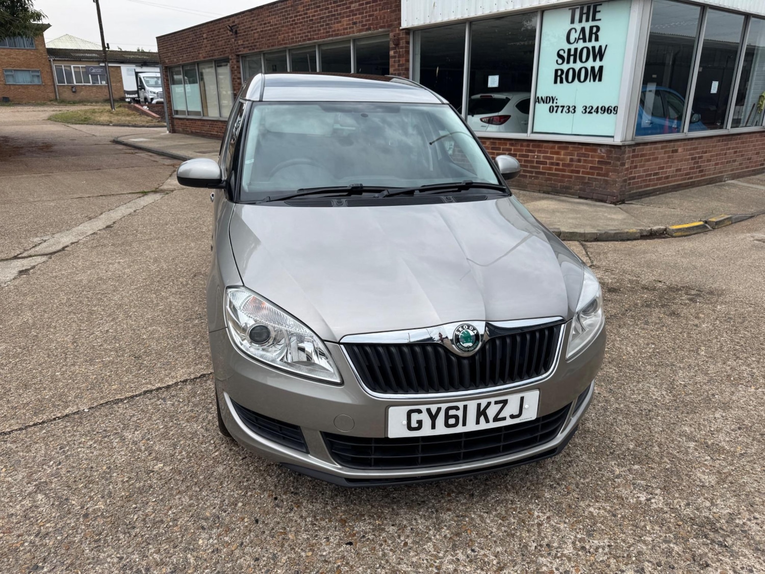 Used Skoda Roomster 2011 for sale - 76612903: Photo 2