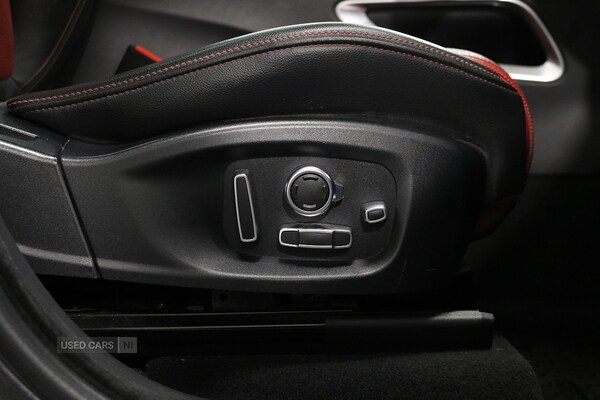 Used Jaguar F-Pace 2019 for sale - 76284987: Photo 16