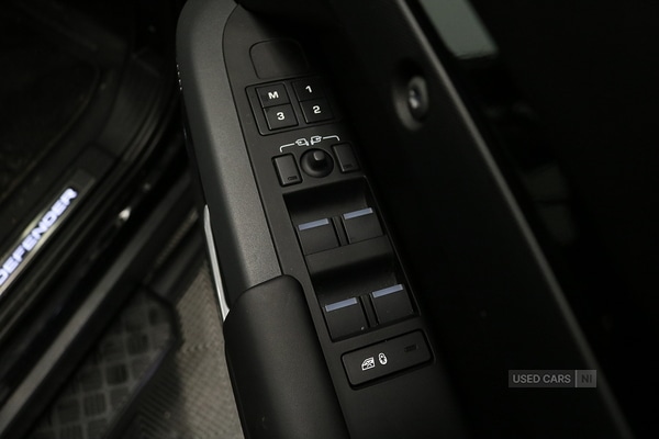 Used Land Rover Defender 2022 for sale - 76399922: Photo 53