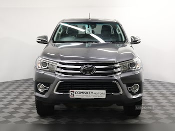 Used Toyota Hilux 2017 for sale - 76240606: Photo