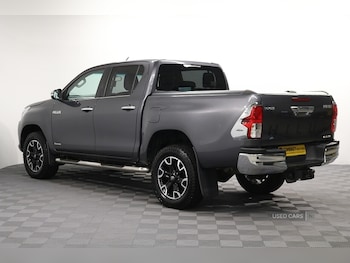 Used Toyota Hilux 2017 for sale - 76240606: Photo