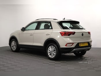 Used Volkswagen T-Roc 2023 for sale - 77315626: Photo