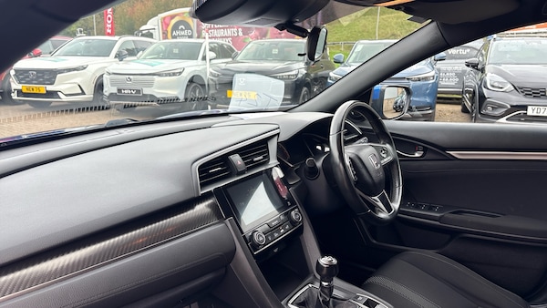 Used Honda Civic 2017 for sale - 76181310: Photo 2