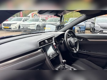 Used Honda Civic 2017 for sale - 76181310: Photo 2