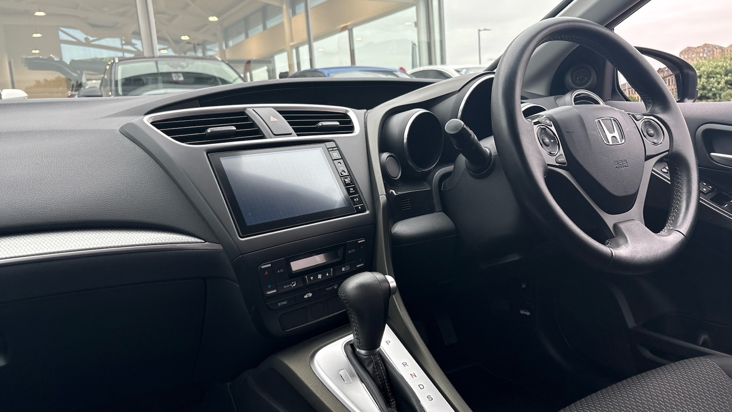 Used Honda Civic 2015 for sale - 76117309: Photo 2