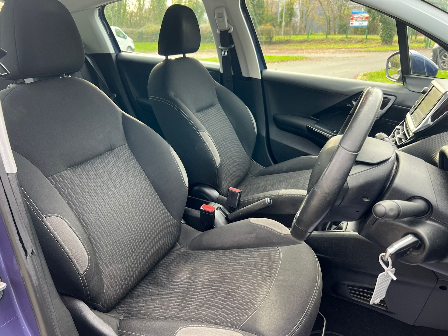 Used Peugeot 208 2015 for sale - 76618938: Photo 15