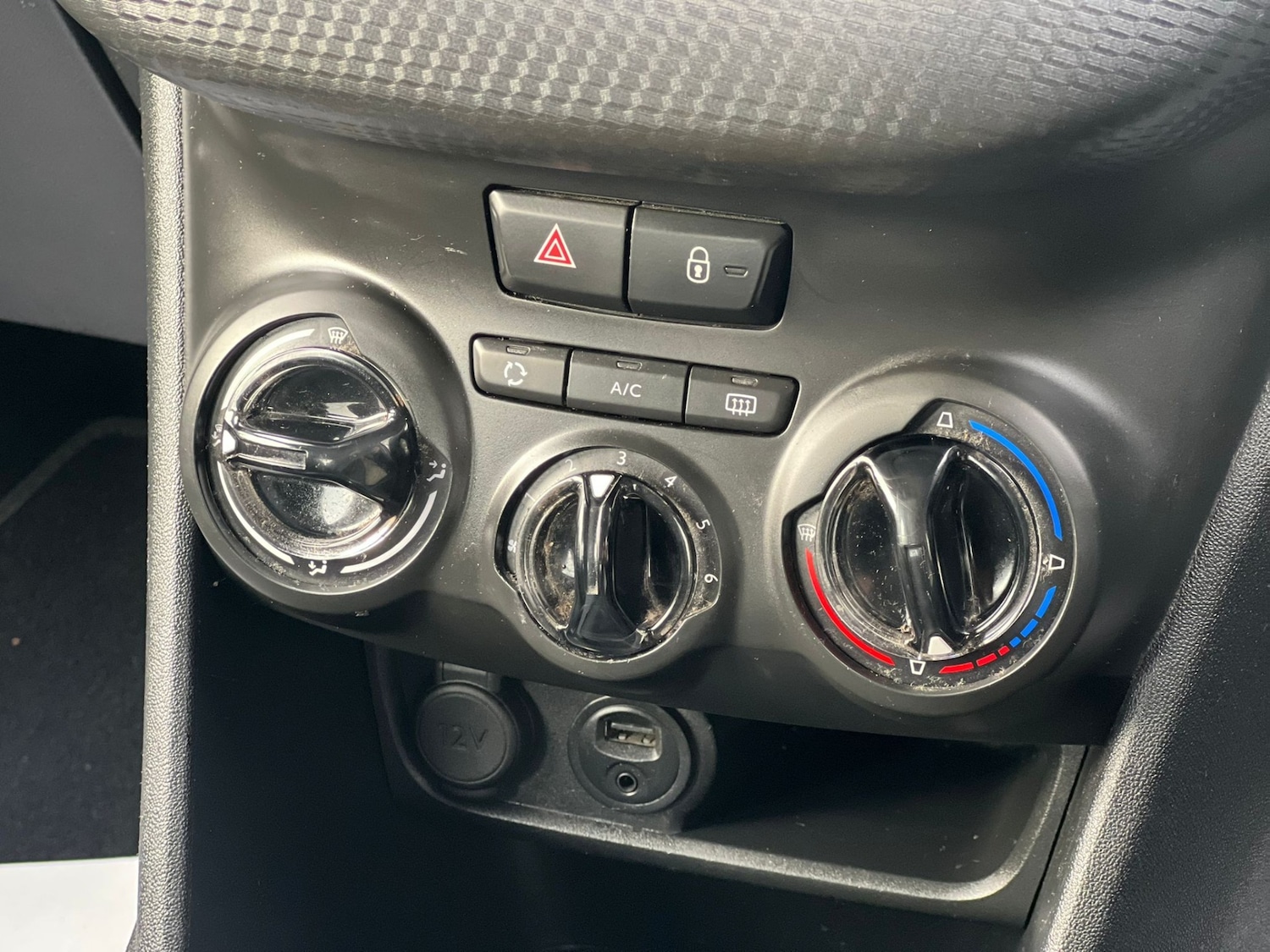 Used Peugeot 208 2015 for sale - 76618938: Photo 21