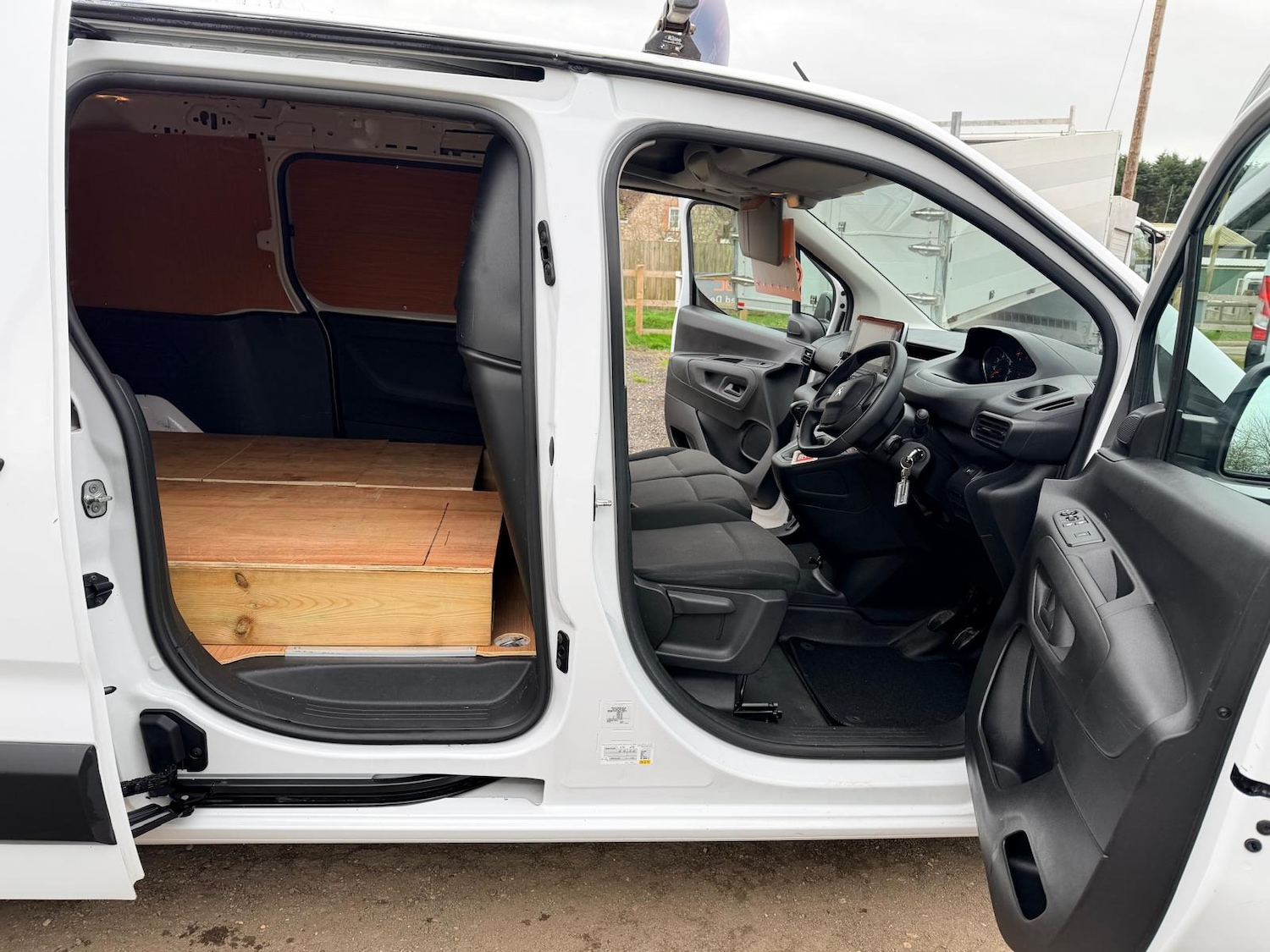 Used Peugeot Partner 2022 for sale - 77903352: Photo 11