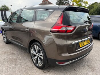 Used Renault Grand Scenic 2017 for sale - 76064231: Photo