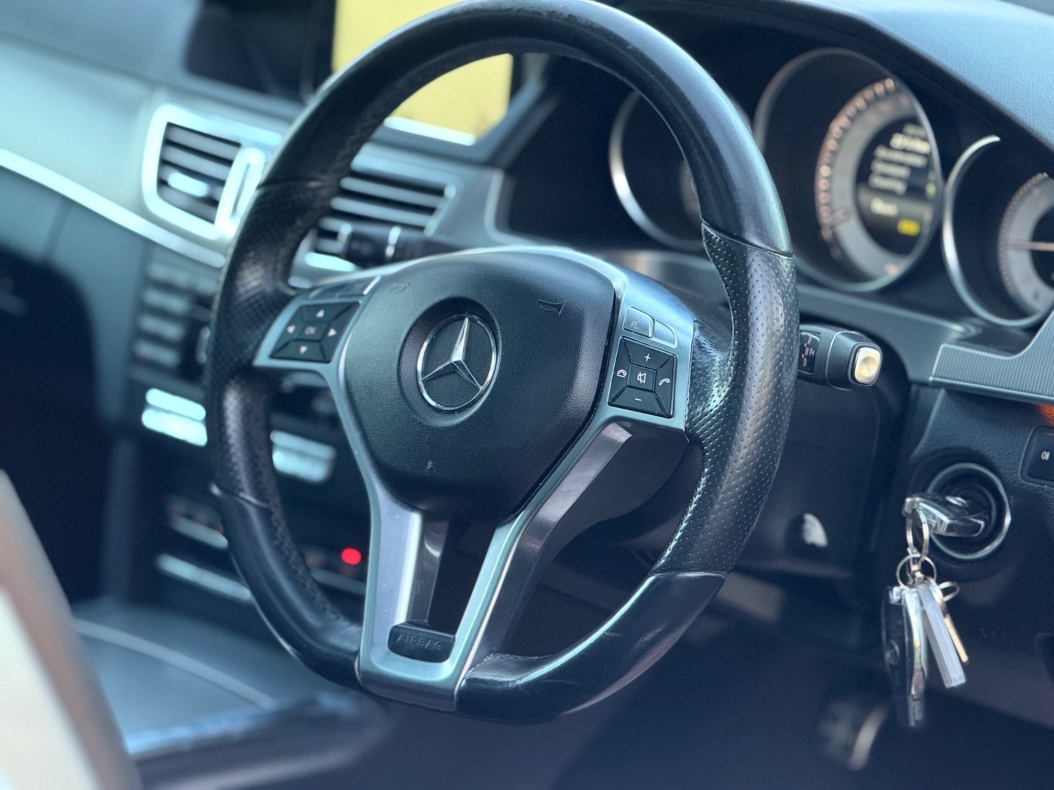 Used Mercedes-Benz E Class 2013 for sale - 77012044: Photo 6