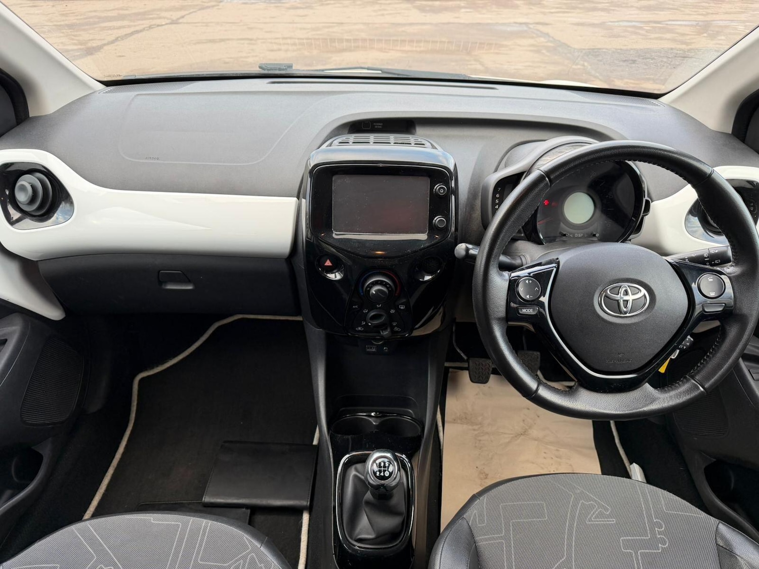 Used Toyota AYGO 2015 for sale - 77376604: Photo 11