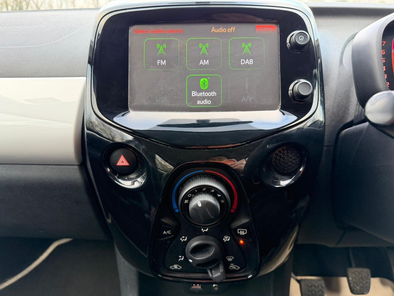 Used Toyota AYGO 2015 for sale - 77376604: Photo 14