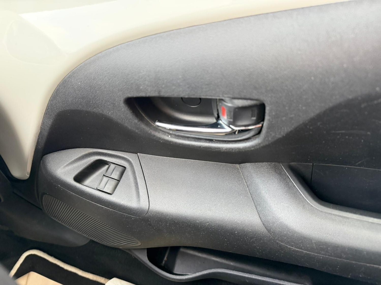 Used Toyota AYGO 2015 for sale - 77376604: Photo 24