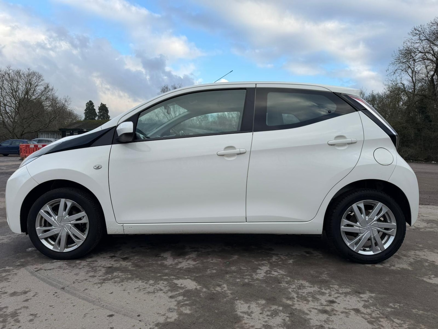 Used Toyota AYGO 2015 for sale - 77376604: Photo 4