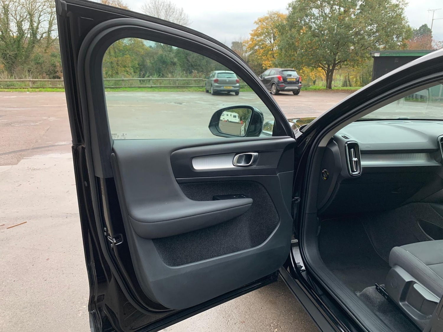 Used Volvo XC40 for sale - 76997109: Photo 25