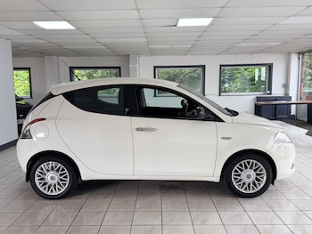 Used Chrysler Ypsilon 2013 for sale - 79010770: Photo