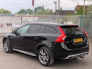 Used Volvo V60 2017 for sale - 78471467: Photo