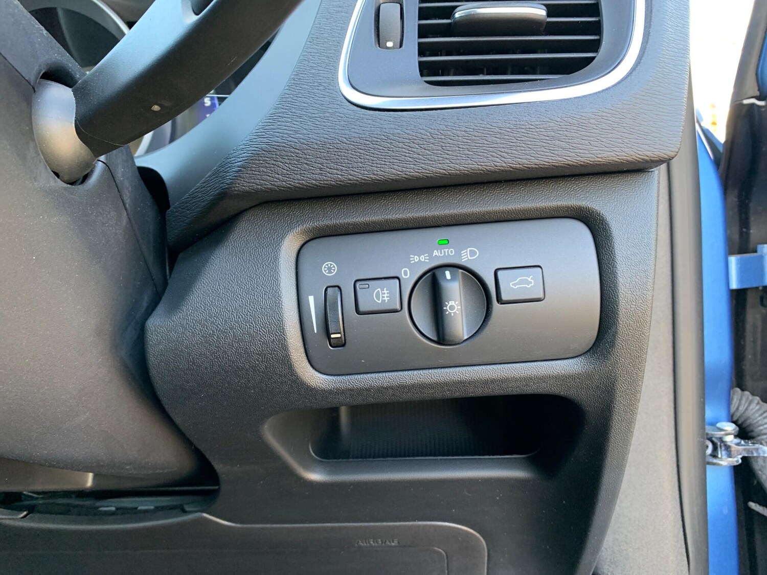 Used Volvo V40 for sale - 78214429: Photo 40